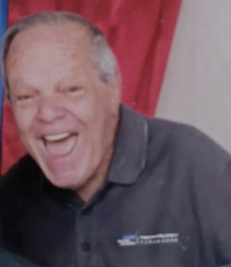 edgarlayaj's tweet photo. Sentimos mucho la partida física de Don Guillermo Haddad, un sanantoñero de esos que deberían ser eternos. Ahora está con Dios y en la eternidad de la memoria de nuestro pueblo. Mis condolencias para familiares y amigos. https://t.co/iWdkgkXPC4