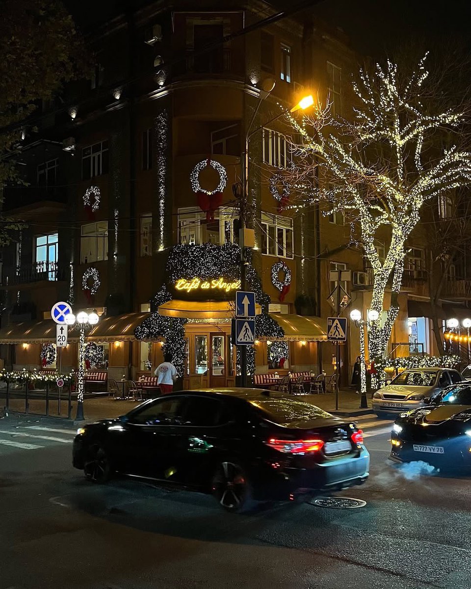 armenia's tweet photo. 🎄Walking through #Yerevan feels like the city is wrapped in magic of New Year’s charm ✨
#exploreArmenia #exploreYerevan https://t.co/aS1DMpnvi9