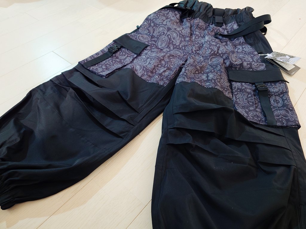 KEC_Camp's tweet photo. スノボパンツ…今年はちゃんとしたやつも導入してみた。
#TaoTech https://t.co/YbyQOkmP4i