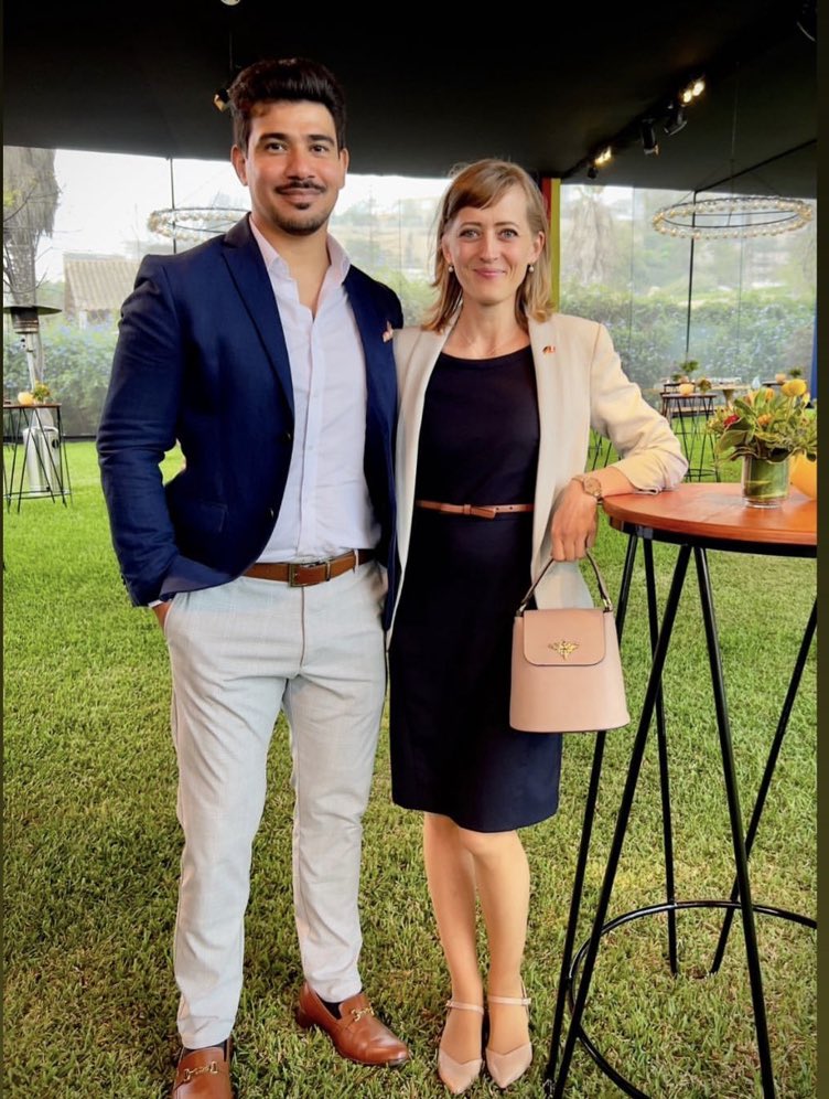 En nombre de ustedes y de Philipe, NO VAMOS A PARAR ni tampoco callarnos, denunciaremos públicamente y por las vías que correspondan, cualquier acto que  no corresponda y privilegie al asesino Eugenio Sanabria Vierci 👊🏽