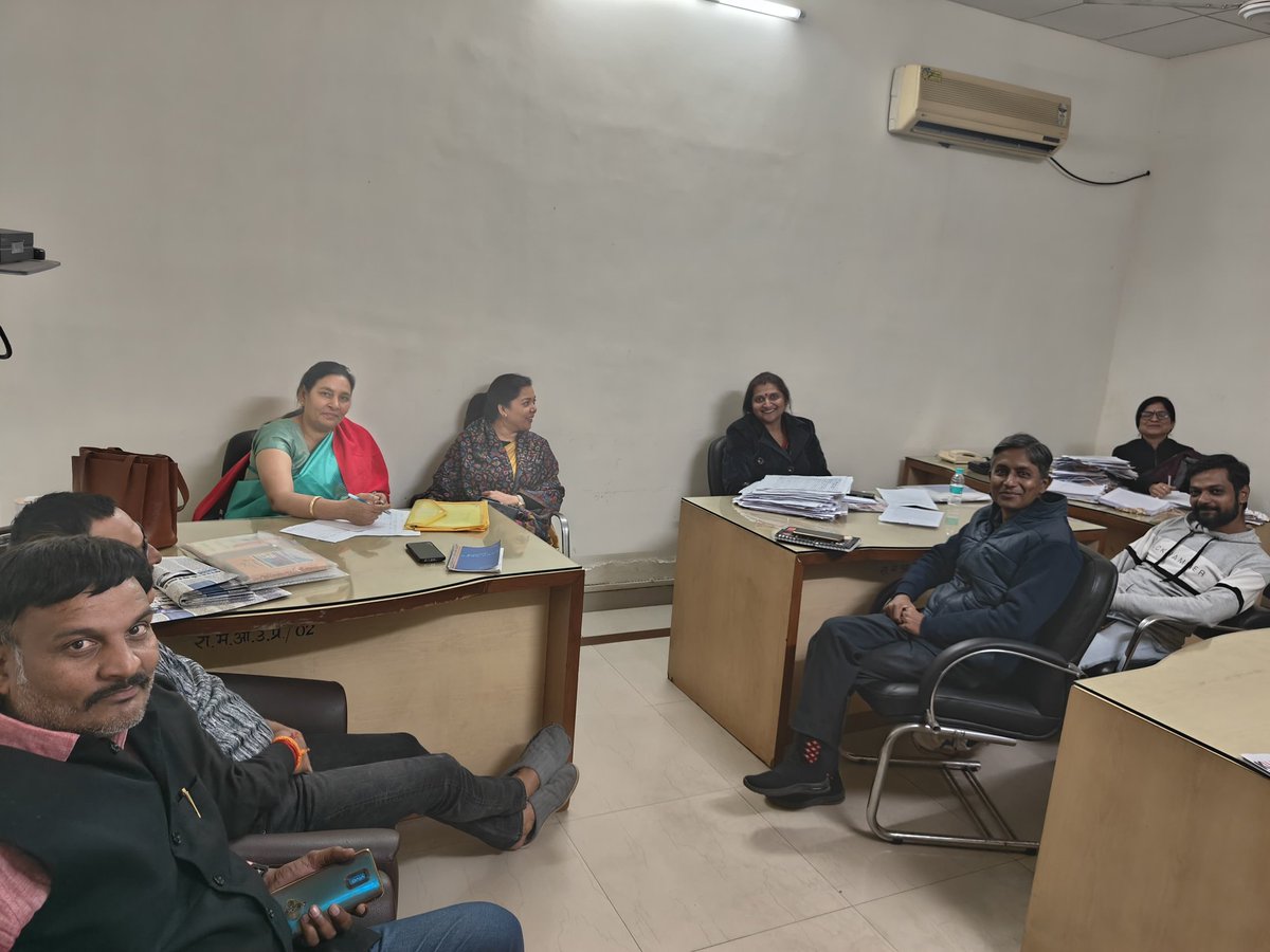 THAKUR SHREESH SINGH (वरिष्ठ पत्रकार) (@singhshreesh) on Twitter photo राज्य महिला आयोग की मा. सदस्य श्रीमती अंजू प्रजापति जी, डॉ प्रियंका मौर्या जी, पुष्पा पाण्डेय जी, एकता सिंह जी, ऋतू साही जी से आयोग कार्यालय में शिष्टाचार भेंट। <a href="/Babitasingh_/">Dr. Babita Singh</a> <a href="/CMOfficeUP/">CM Office, GoUP</a> <a href="/myogioffice/">Yogi Adityanath Office</a> <a href="/anandibenpatel/">Anandiben Patel</a> <a href="/PMOIndia/">PMO India</a> <a href="/dpriyankamaurya/">Dr. Priyanka Maurya</a> राज्य महिला आयोग की मा. सदस्य श्रीमती अंजू प्रजापति जी, डॉ प्रियंका मौर्या जी, पुष्पा पाण्डेय जी, एकता सिंह जी, ऋतू साही जी से आयोग कार्यालय में शिष्टाचार भेंट। <a href="/Babitasingh_/">Dr. Babita Singh</a> <a href="/CMOfficeUP/">CM Office, GoUP</a> <a href="/myogioffice/">Yogi Adityanath Office</a> <a href="/anandibenpatel/">Anandiben Patel</a> <a href="/PMOIndia/">PMO India</a> <a href="/dpriyankamaurya/">Dr. Priyanka Maurya</a>