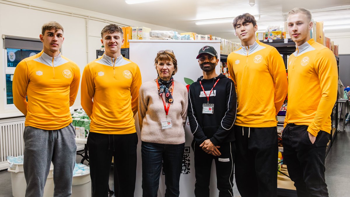 Spreading festive cheer this Christmas🎄
Last week, we visited <a href="/WestMidHospital/">West Middlesex University Hospital</a> and @HounslowFoodbox to help those in our local community who may need some extra support throughout the festive period and beyond ❤️🤍