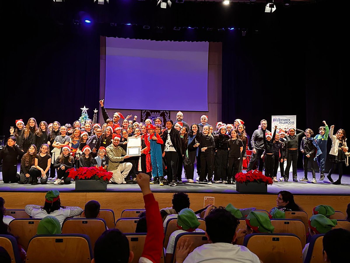 Nuestro coro también ha sido premiado con el segundo premio en en certamen de villancicos de <a href="/JMDLatina/">Distrito de Latina</a>