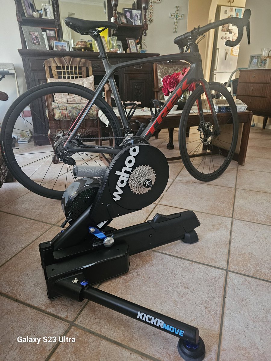 cornedupreez1's tweet photo. Sodra al my verpligtinge klaar is môre,word my 🚴♀️ geconnect met my #KickrMove 🤩💦🚴♀️💦🤩 @wahoofitness #whooligan https://t.co/4Ep3AROroj