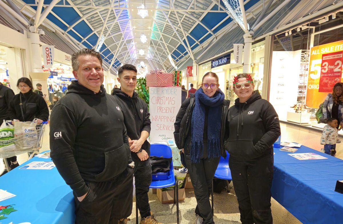 GHDisplay's tweet photo. 🎄 Thank you to the wonderful Santa's Elves that are..... Michaela, Rebecca, Kris and Joe who volunteered yesterday, wrapping presents and fundraising for Sue Ryder Thorpe Hall Hospice. You guys are awesome 🎄 #sueryder https://t.co/7x1Whwtd8b