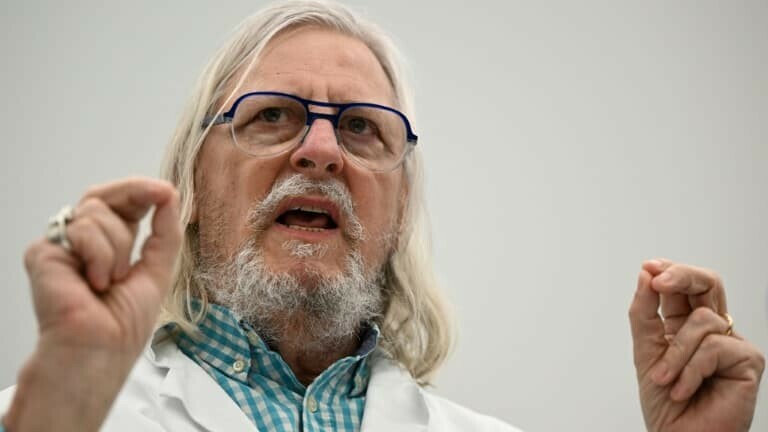 BFMTV's tweet photo. Hydroxychloroquine contre le Covid: l'étude de Didier Raoult officiellement invalidée
https://t.co/FQhzP2zqzJ https://t.co/e5OHzgc8Ub