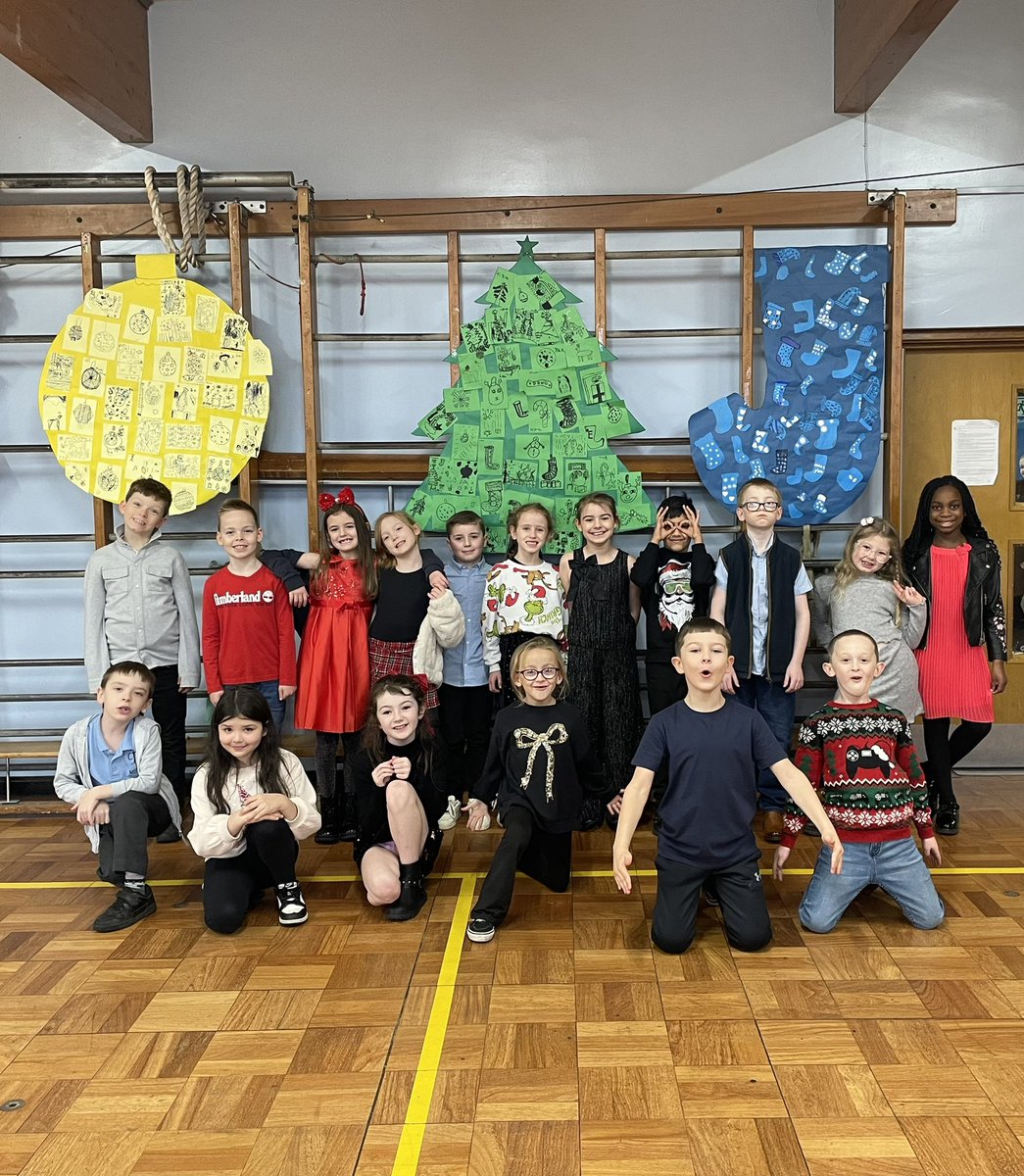 LauriestonP4's tweet photo. P4 had a fantastic afternoon at our Christmas Party 🎉 🎄. https://t.co/T7NAnEKfOe
