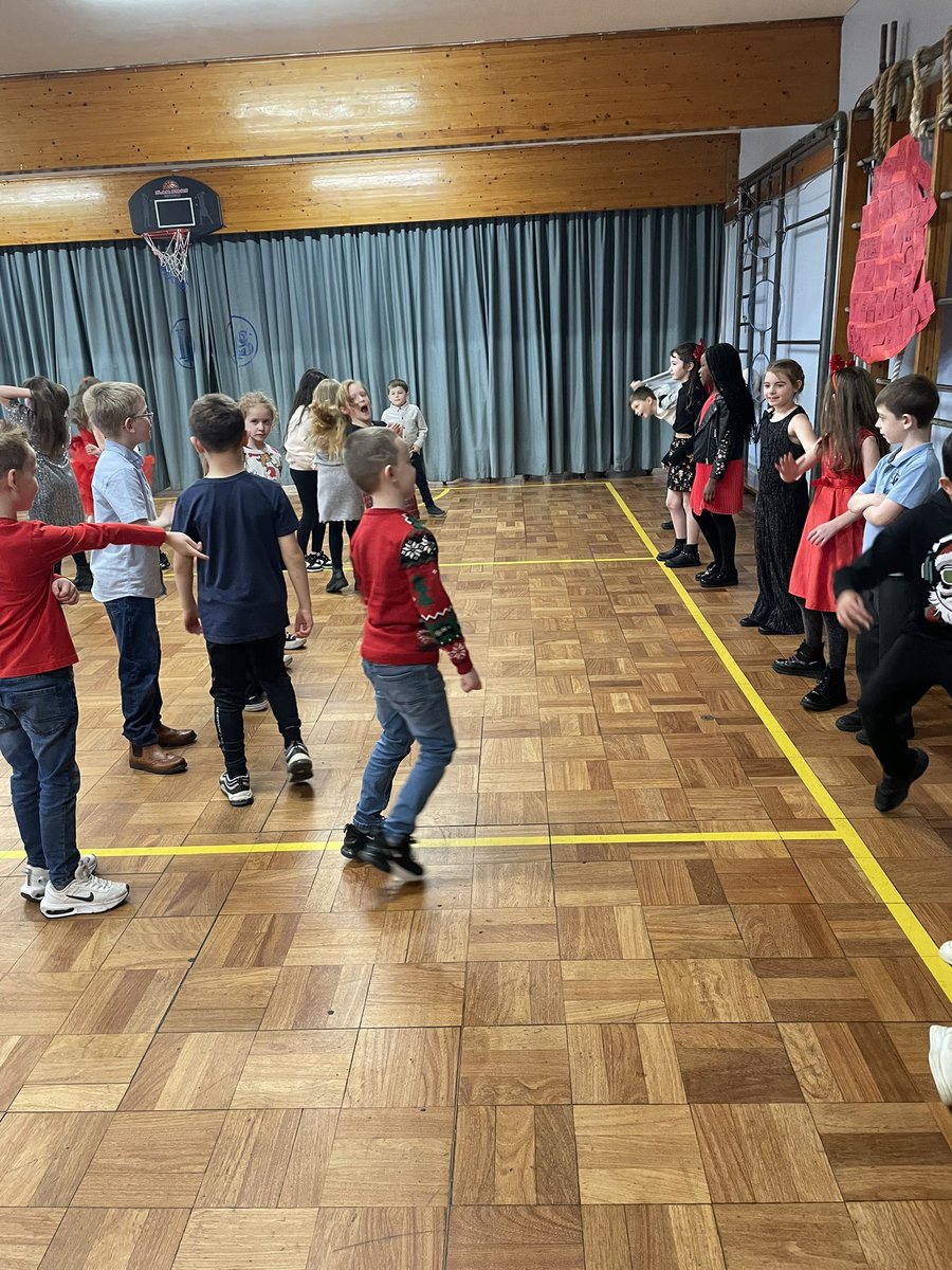 LauriestonP4's tweet photo. P4 had a fantastic afternoon at our Christmas Party 🎉 🎄. https://t.co/T7NAnEKfOe