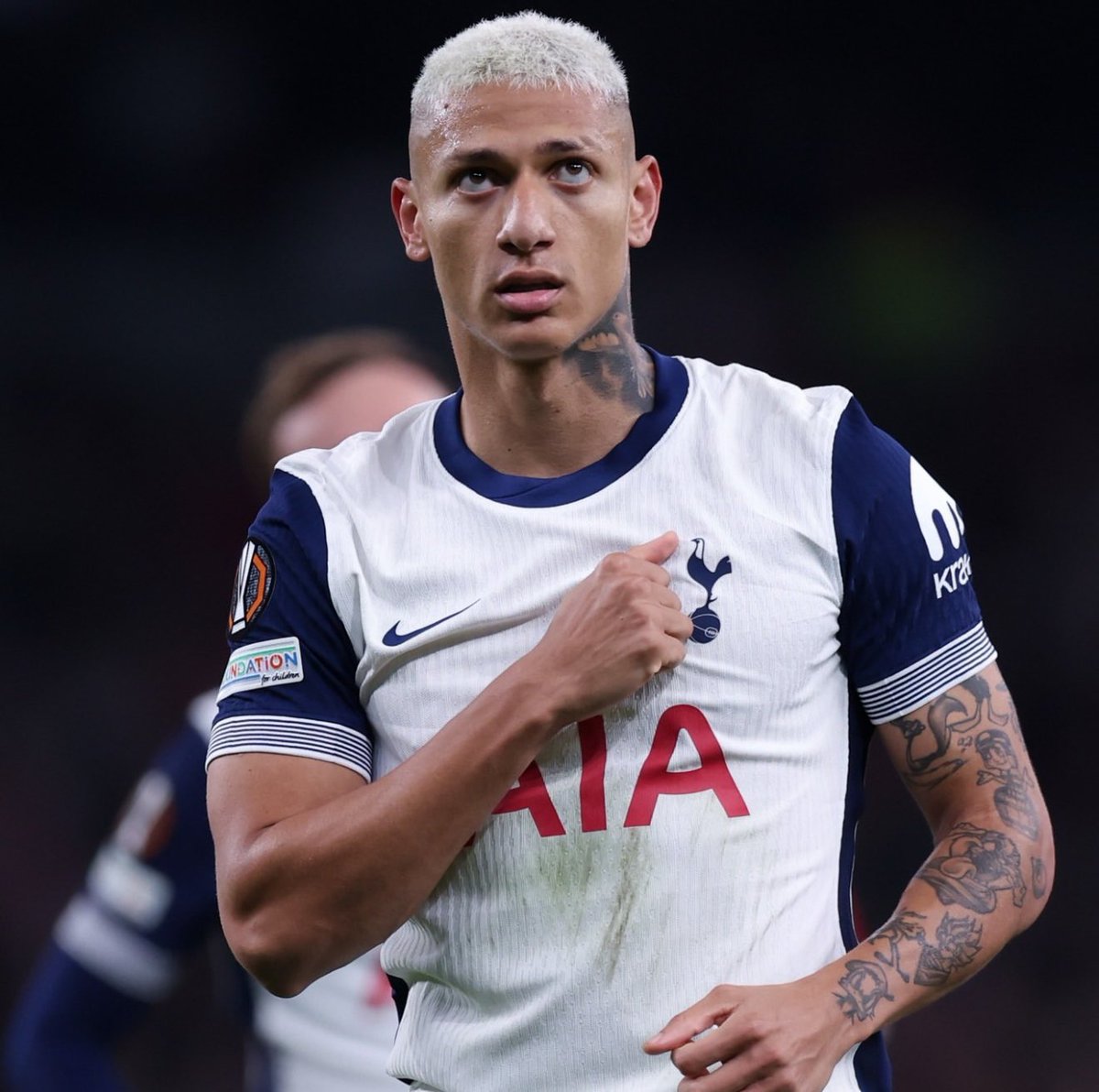 futebol_info's tweet photo. ⚠️ AGORA!

Em busca de reforço de peso para o ataque, Flamengo acena com 20 milhões de euros (R$ 130 milhões) por Richarlison, do Tottenham.

No entanto, o clube inglês pede 40 milhões de euros (R$ 260 milhões) para negociar o brasileiro, que também interessa ao Fluminense.

🗞 @UOLEsporte | Bruno Andrade
📸 Tottenham