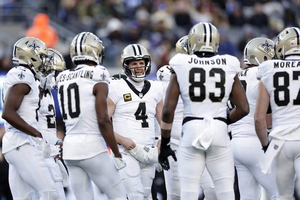 RapSheet's tweet image. Sources: #Saints QB Derek Carr underwent further examination recently and he’s at least a few weeks away from being able to withstand contact. With 3 weeks remaining, a return this season is described as very unlikely.

Carr has been out with a left hand fractured in two places.