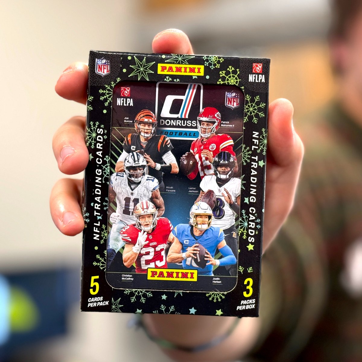 SCCTradingCards's tweet image. 🚨 GIVEAWAY 🚨

RETWEET, LIKE, &amp;amp; FOLLOW @SCCTradingCards for your chance to win this 2024 Panini Donruss Football Hobby Winter Tin!

Want extra entries? Get one additional entry for each friend you tag (they must be following you)!

#NFL #TheHobby