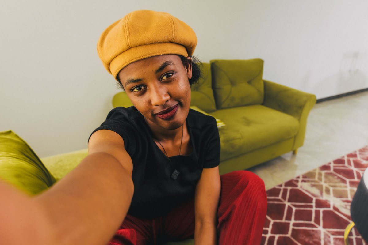 yisy_m's tweet image. "Striking poses and capturing vibes! 📸✨ #SelfieShoot #CreativeAngles #PhotoshootDay. Drop your favorite pose ideas in the comments!"