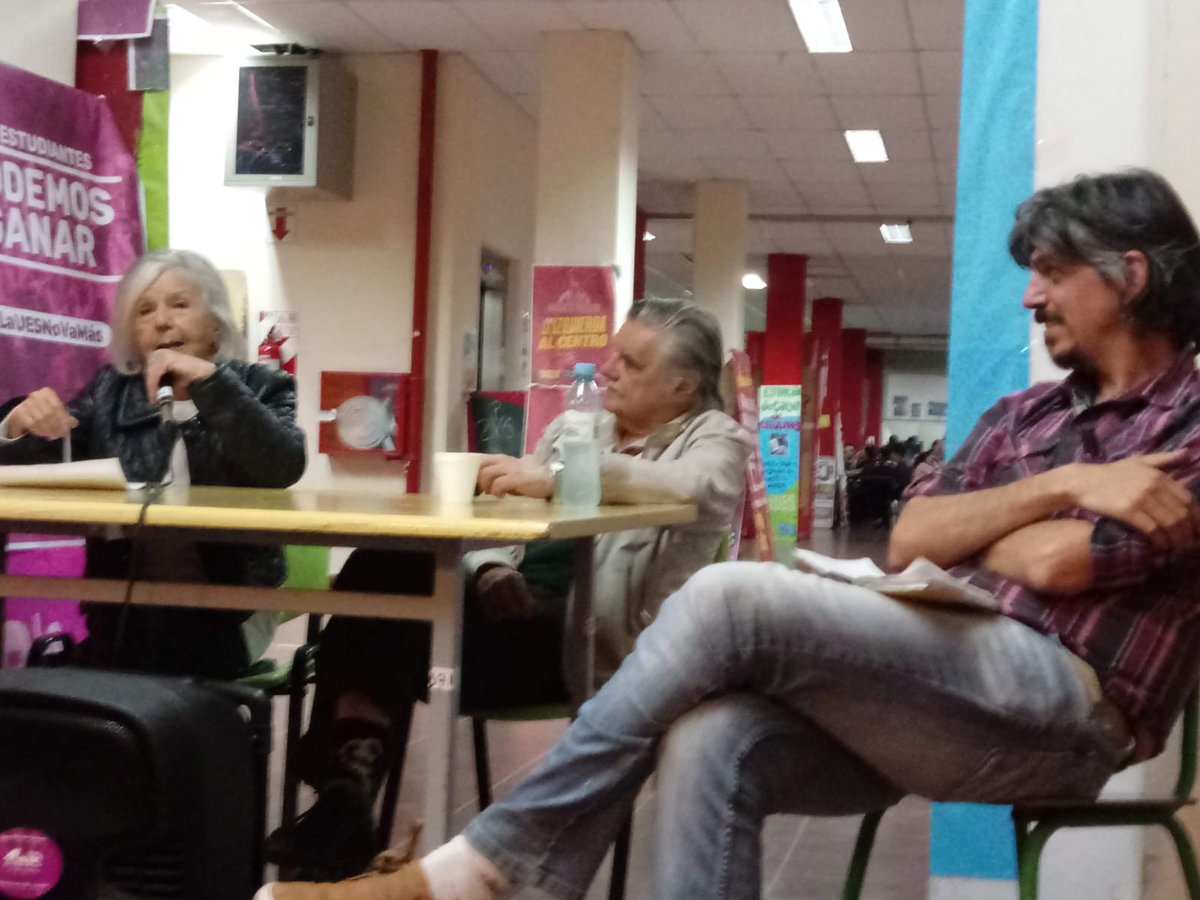 <a href="/LaInca_/">Inca</a> Tuvimos el privilegio de organizar uno de esos debates en la Facultad de Sociales (UBA) entre Horacio y Sarlo, <a href="/Pablolopezfiori/">Pablo Lopez Fiorito</a> coordino esa charla. Siempre dispuesta al dialogo Beatriz, pese a las diferencias.