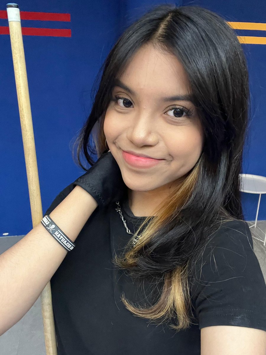 stoberlie's tweet photo. todays makeup🔛🔝 https://t.co/VtsmZjJvDL