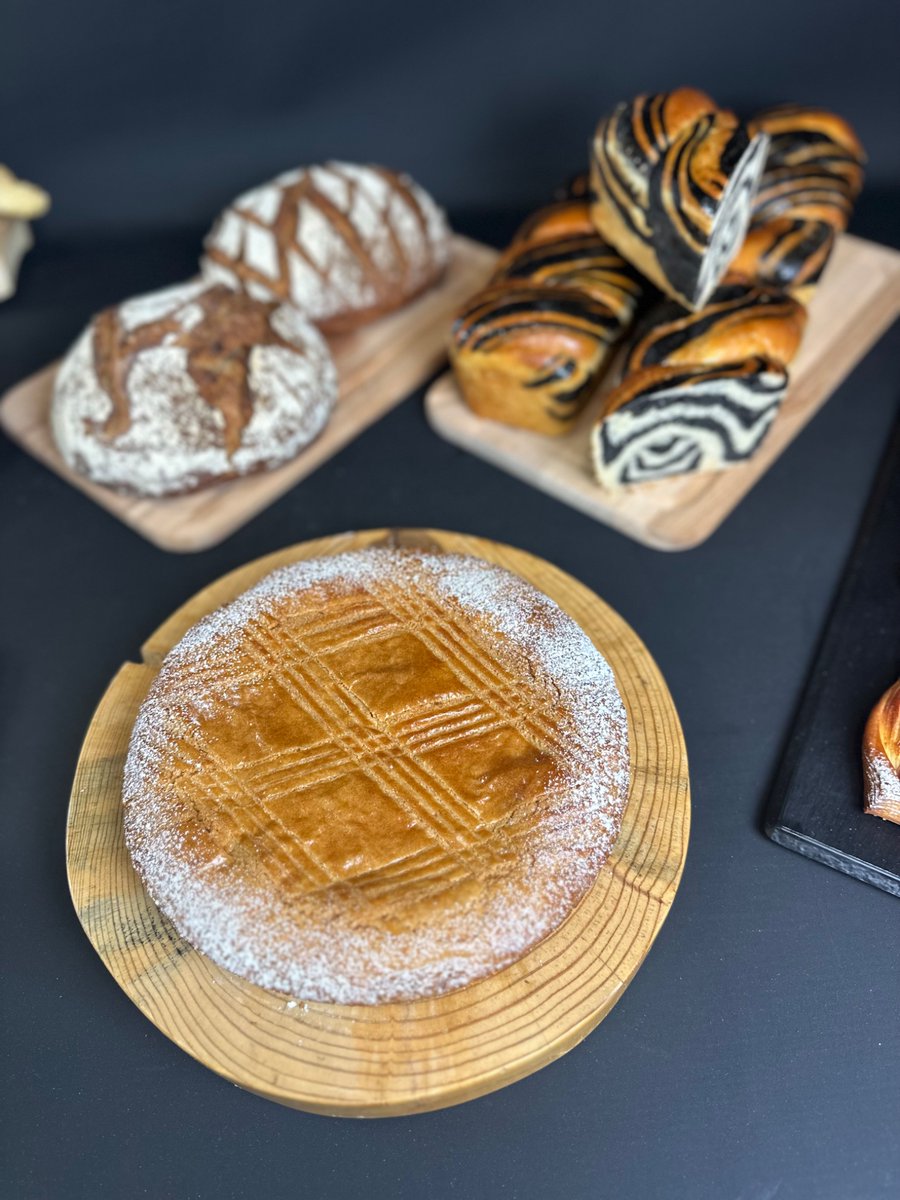 hippiebff1's tweet photo. Quit your terrible corporate job and  go to pastry school in the south of France ☺️ https://t.co/HkH1ZoTXK9