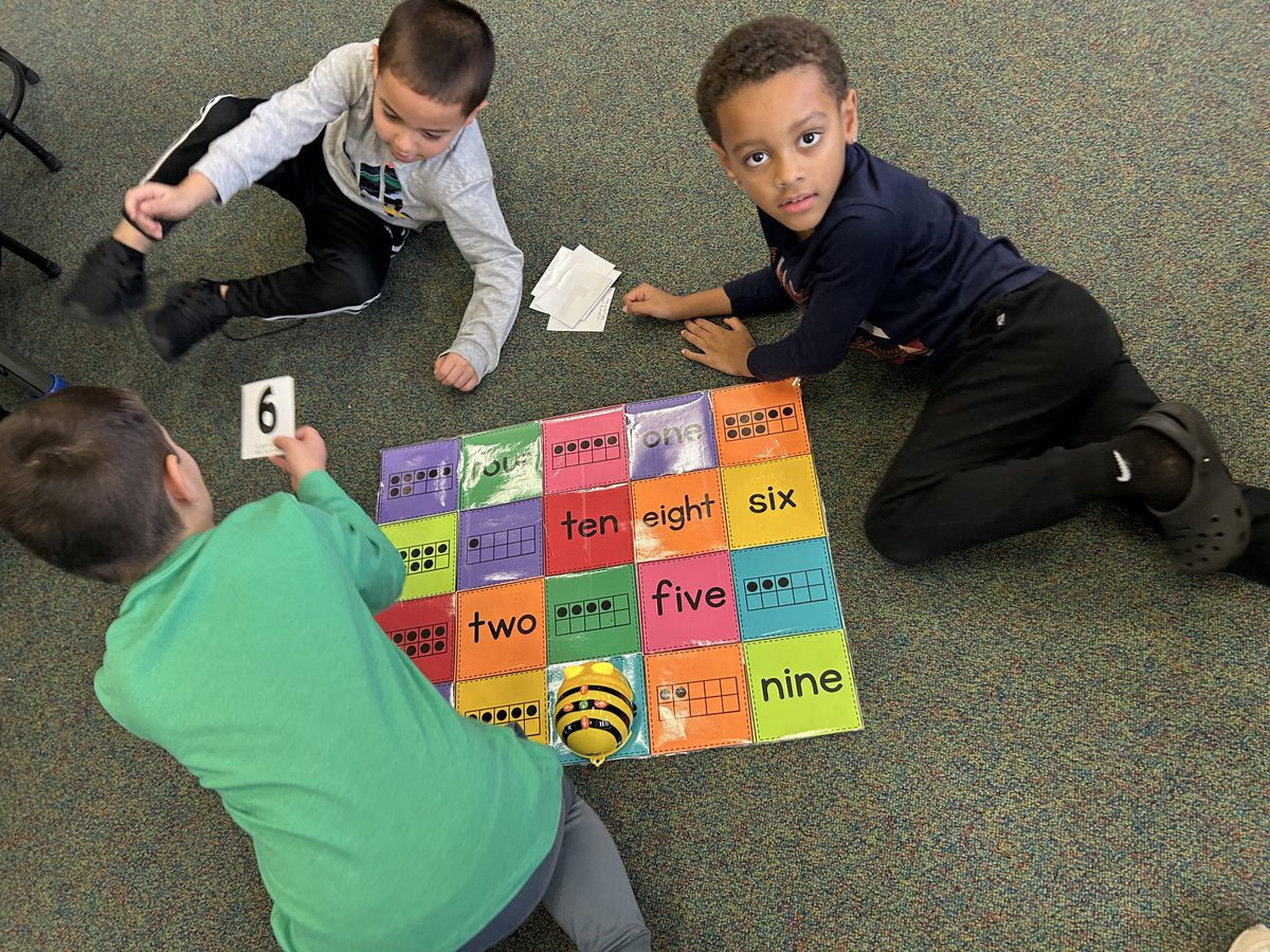 MrsLibraryMedia's tweet photo. Beebots and numbers in the library with Kindergarten! @MacdSchool   #elementarycoding #mpslms https://t.co/dirywelNhx