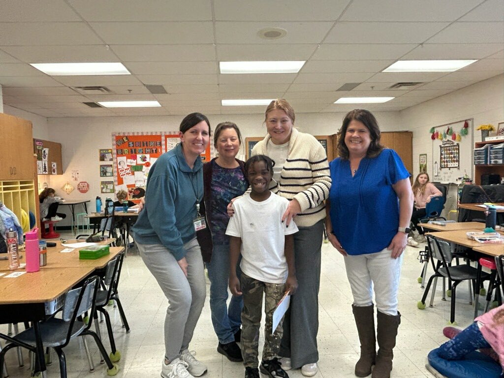 Shoutout to this #MLBallstar that graduated from CICO today 🤩 keeping being responsible,respectful, ready &amp; safe! <a href="/Milford_Super/">MilfordSuper</a> <a href="/Milford_Schools/">Milford Schools</a>