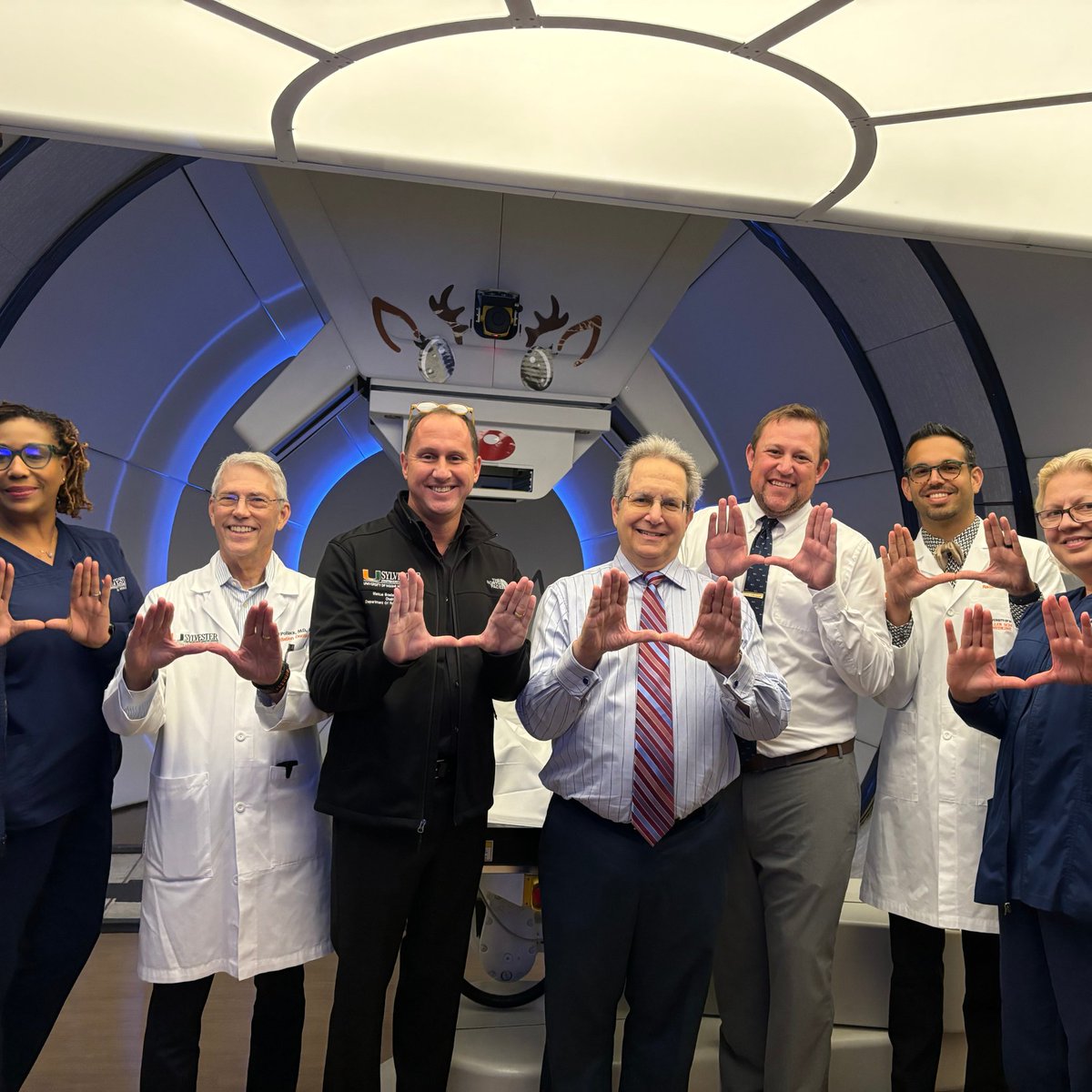 In 2020, we opened the Dwoskin Proton Therapy Center, the only proton center in #SouthFL at an NCI-designated cancer center. We just treated our 1,000th patient—Dr. Keith Candiotti, chair of anesthesiology at @umiamihealth! 🙌 Learn about our team: loom.ly/-hLcb9s.