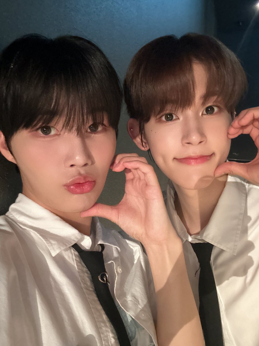NINE_i_Firstone's tweet photo. [#민준]

서원 생일추키팡키팡~🎂🥳 올해는 트리보러.. 언제가지?🤷‍♂️ 오늘 하루 가장 행복한 하루 보내장>< 나는 너와 함께라서 행복해^~^ 으헿헿 이쁜이즈 Forever~🐰🐶

#NINEi #나인아이 #MINJUN https://t.co/B2xSpXVwr4