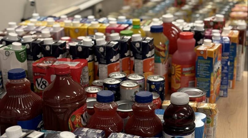 Cégep Limoilou
Un Cégep solidaire : 4 796 livres de denrées pour illuminer le temps des Fêtes
Le Cégep est fier de souligner l'incroyable générosité et l'engagement  de sa communauté, qui ont permis d’amasser 4 796 livres de denrées grâce  à la participation de 175 membres du