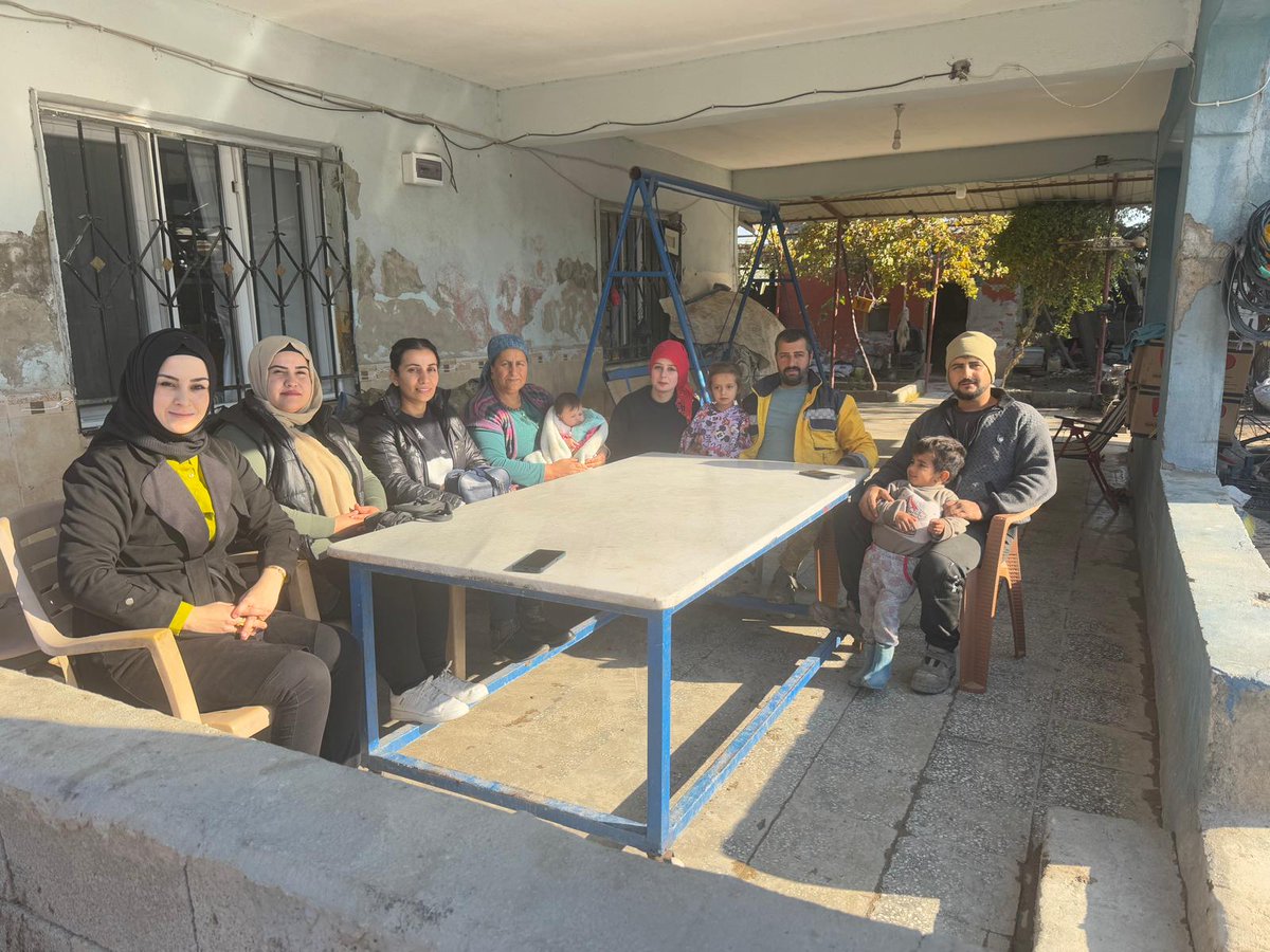 #Gülovamahallesi 

Kadın Kolları Başkanımız Kezban IRMAK ve yönetim kurulu üyelerimiz DEVECİ ailesine ziyarette bulundular.Sıcak sohbetleri için teşekkür ederiz.
#AkKadınlarSahada🇹🇷🇹🇷

<a href="/mehmetonturktr/">Mehmet ÖNTÜRK</a> 
<a href="/DMustafaErdogan/">Mustafa Erdoğan</a>
<a href="/avfatmagulcalim/">Av. Fatma Gül Çalım</a>