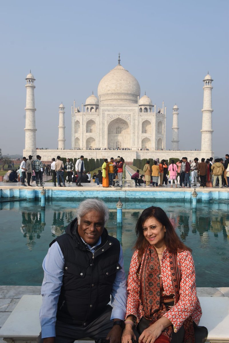mkrishna111087's tweet photo. #आगरा : #बॉलीवुड अभिनेता #आशीष_विद्यार्थी ने किया #ताजमहल का दीदार। https://t.co/mstbSY97oE
