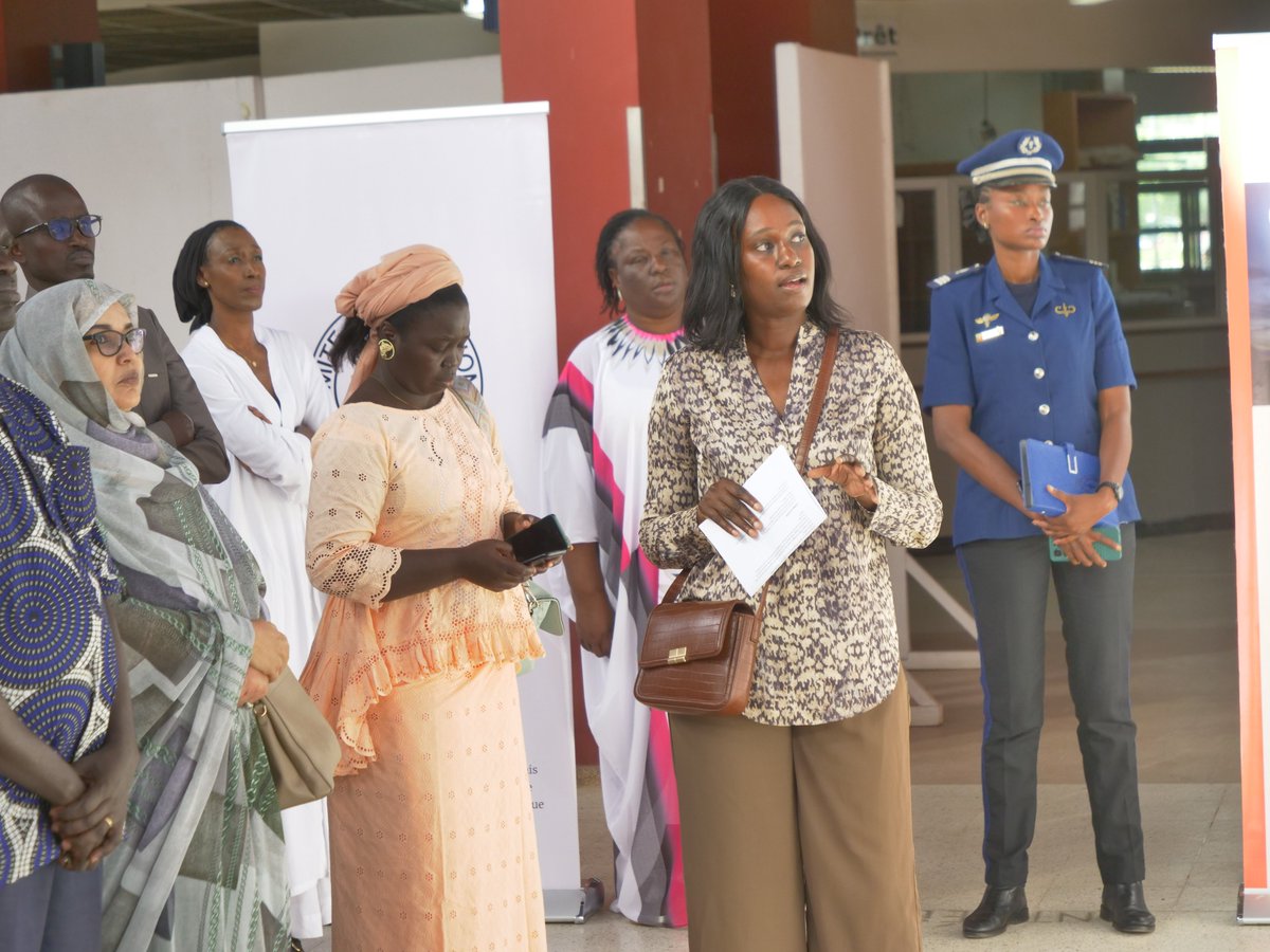 JNMartiICRC's tweet photo. Vernissage de l'exposition "Valeurs africaines dans la guerre" à l'Université Cheikh Anta Diop à #Dakar #Senegal! Très belles illustrations du lien entre les valeurs traditionnelles du continent et le Droit International Humanitaire (#DIH). https://t.co/ovNHFVCUOk