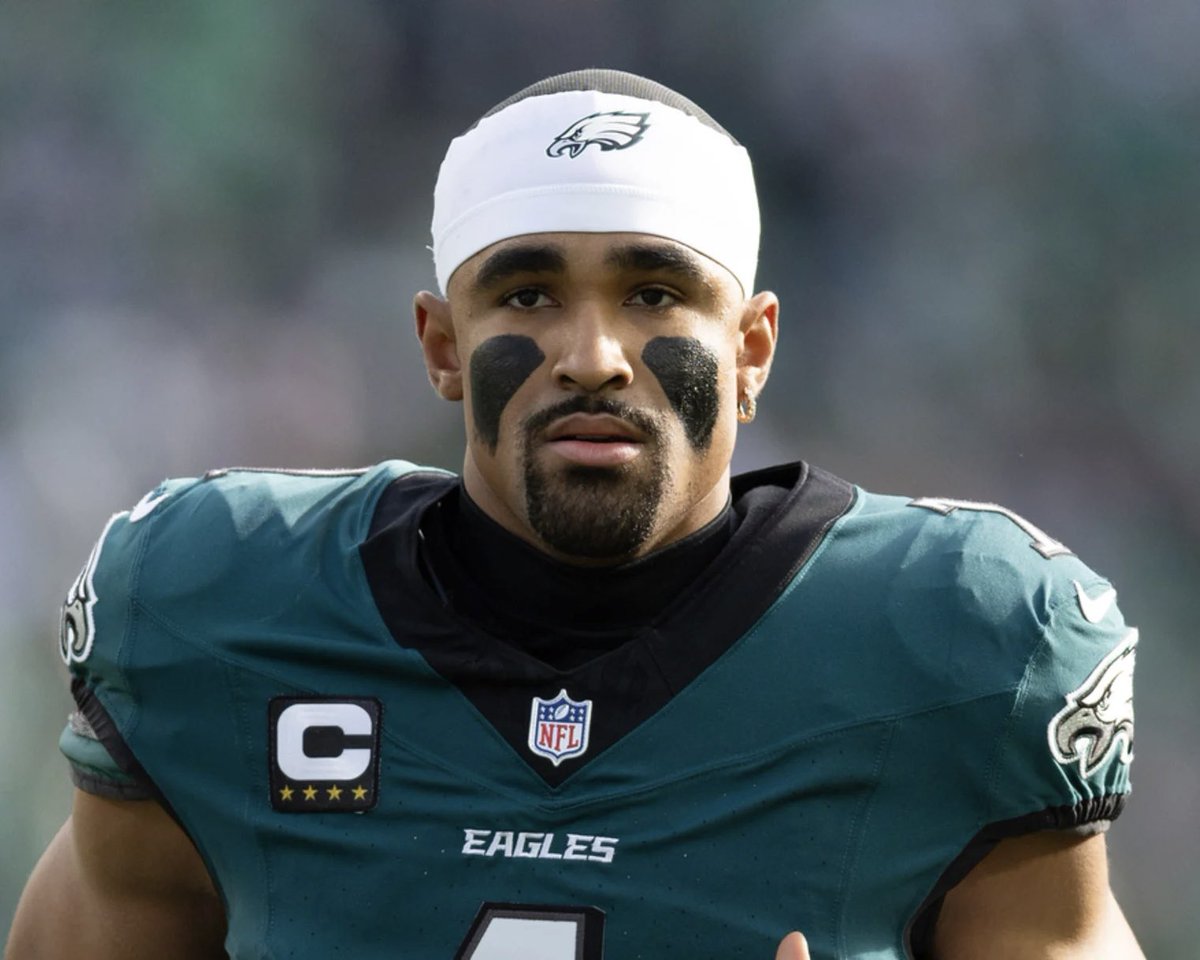 pheaglescentral's tweet photo. “Jalen Hurts is benefitting from pretty privilege. He got up on that press conference after the game and he acted like he was Josh Allen… He acting like he just went for 400 yards for 3 weeks in a row, man you had one good week passing and everyone forgets it when he starts batting his eyes at you.”

— ESPN’s Domonique Foxworth on Jalen Hurts

What did Jalen do to this man 😭