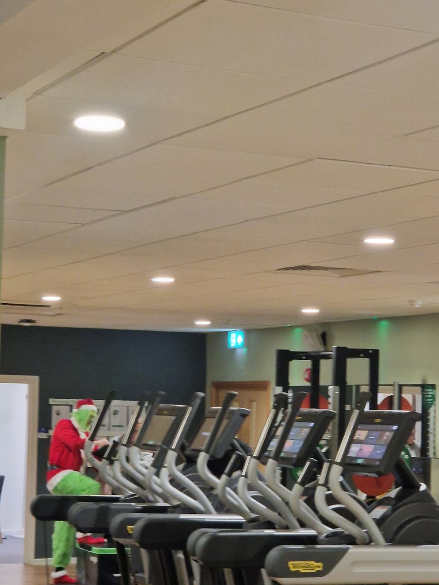 LittlePrancer's tweet image. Going to the gym in December is weird