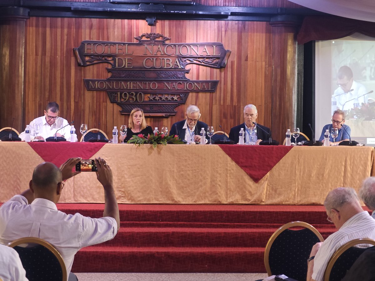 Jasiel Ernesto 🇨🇺 (@jasielernesto04) on Twitter photo Con el Panel "Diez años del restablecimiento de relaciones diplomáticas entre Cuba y EEUU" de la XXII Edición de la Serie de Conversaciones "Cuba en la política exterior de EEUU" los estudiantes del <a href="/ISRICuba/">ISRI Cuba</a> damos inicio a nuestras prácticas laborales en la DGEEUU de <a href="/CubaMINREX/">Cancillería de Cuba</a> Con el Panel "Diez años del restablecimiento de relaciones diplomáticas entre Cuba y EEUU" de la XXII Edición de la Serie de Conversaciones "Cuba en la política exterior de EEUU" los estudiantes del <a href="/ISRICuba/">ISRI Cuba</a> damos inicio a nuestras prácticas laborales en la DGEEUU de <a href="/CubaMINREX/">Cancillería de Cuba</a>