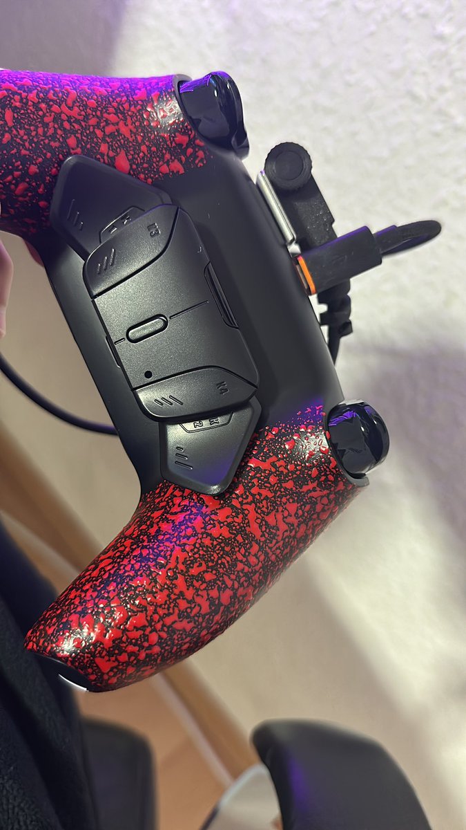 New Controller looks 🔥 . 
Also Thanks to <a href="/Plusgear_ch/">plusgear.ch</a> for the Scroll Wheel
