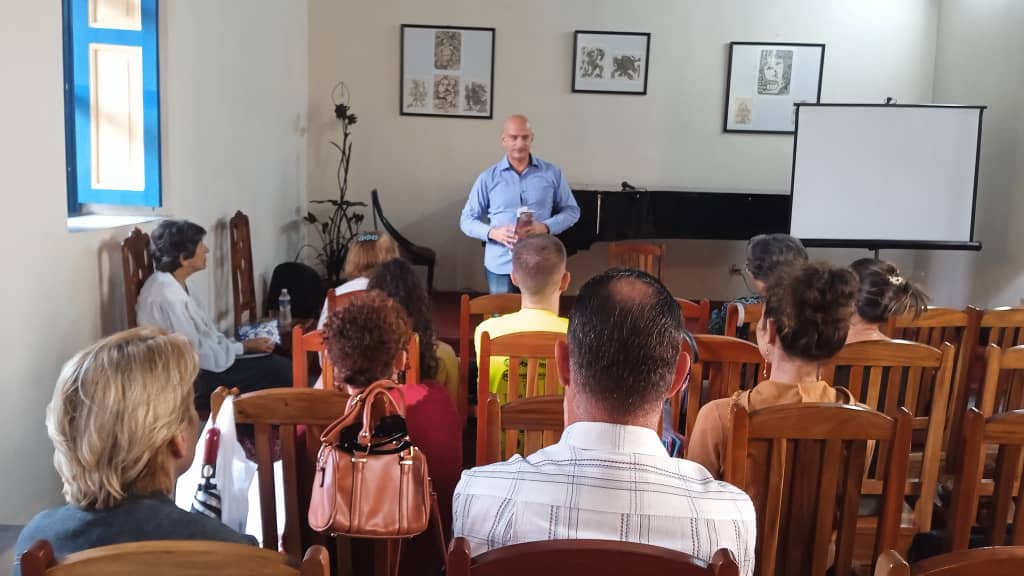 ➡️ La segunda jornada del Programa "Leer la Historia 2024" en #VillaClara tiene lugar en el Museo de Artes Decorativas de la provincia.

✍️ <a href="/LisandraBorge98/">@LisandraBorges</a>