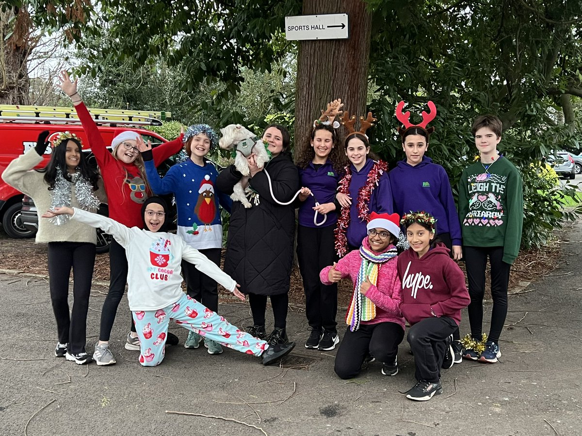 RicardsTweets's tweet photo. Our annual Santa Run is tons of festive fun! So many teams this year! Lots of posts to follow 🎄🌟🎄🌟🎄🌟🎄 https://t.co/Kqd9TIC3dX