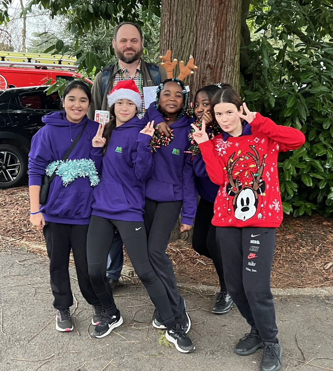 RicardsTweets's tweet photo. Our annual Santa Run is tons of festive fun! So many teams this year! Lots of posts to follow 🎄🌟🎄🌟🎄🌟🎄 https://t.co/fHUIVD2QPZ