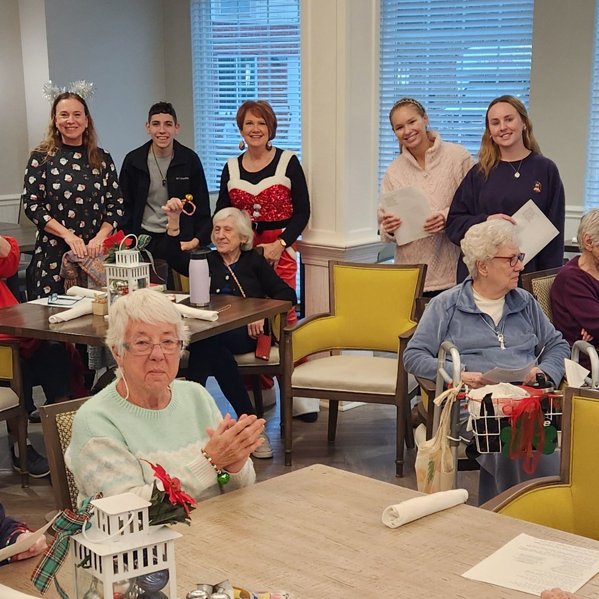 CGTMiller's tweet photo. Cary-Grove High School students spread holiday cheer through the Adopt a Grandparent project! Together with Lisa Raupp, from Mary Kay Cosmetics, students delivered gift bags to local assisted living centers—topping it off with Christmas carols! @CaryGroveHS @CHSD155 @MaryKay https://t.co/ku9rcA5ssh