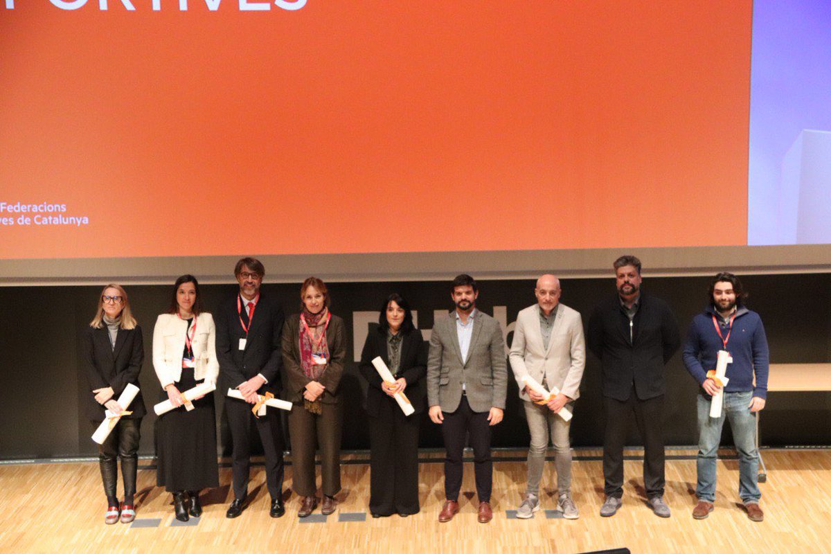 UFECcat's tweet photo. ✨🎉 Avui hem celebrat la nostra tradicional trobada de Nadal amb les federacions esportives catalanes!

✊🏻🥳 Un emotiu acte on hem aprofitat per premiar les entitats que han celebrat el seu centenari, els nous presidents de federacions, col•laboradors, patrocinadors i periodistes de referència per la seva difusió del nostre esport. Junts, fem que l'esport català sigui referència a tot el món!

🥂🎊 Us desitgem un Bon Nadal i brindem per un exitós 2025!

#SomEsport #Som750mil
