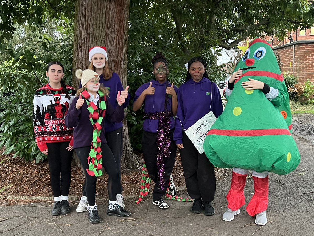 RicardsTweets's tweet photo. Our annual Santa Run is tons of festive fun! So many teams this year! Lots of posts to follow 🎄🌟🎄🌟🎄🌟🎄 https://t.co/Ol5PZUzwoZ
