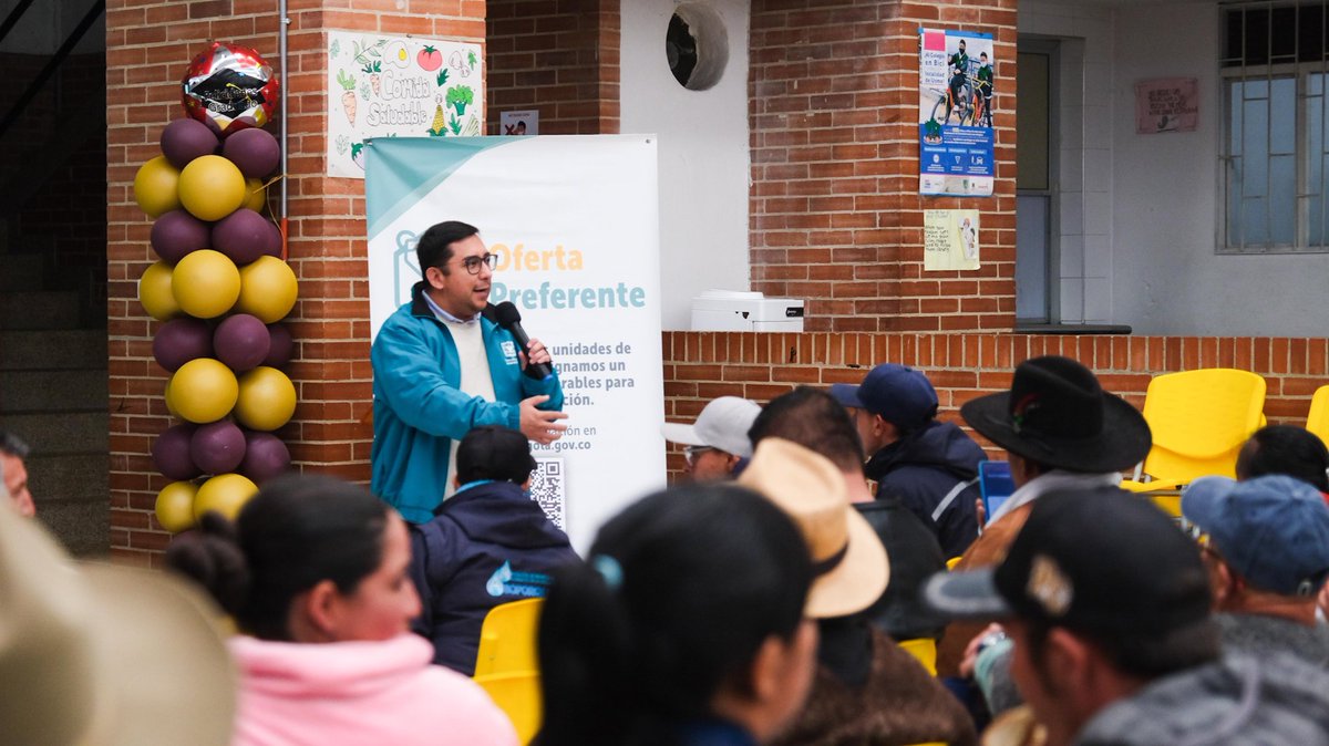 habitatbogota's tweet photo. 🚿 #AEstaHora se realiza el encuentro de Acueductos Comunitarios del Distrito, un espacio de reconocimiento y fortalecimiento del valioso trabajo que realizan las organizaciones comunitarias en la prestación del servicio de acueducto en zonas rurales.

#BogotáMiCiudadMiCasa 🏠 https://t.co/RvNXhO9Dqa