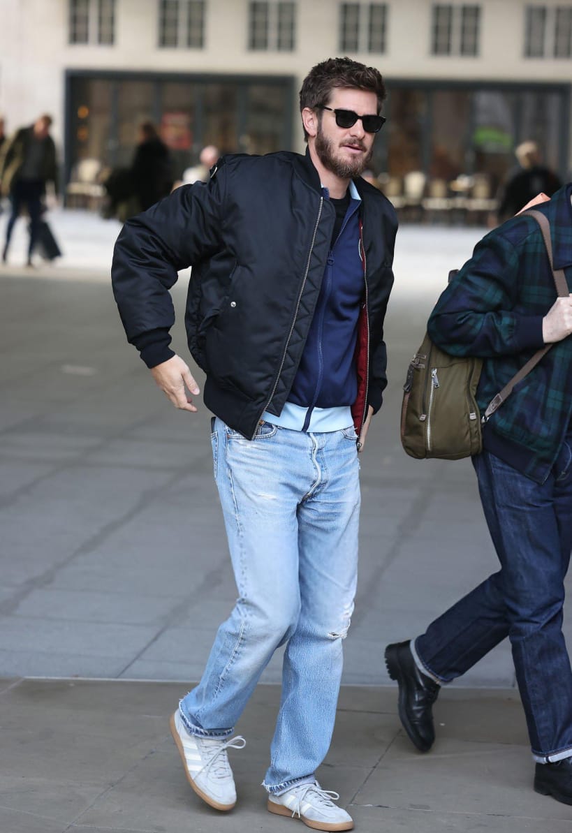 Andrew Garfield foi visto deixando a BBC Radio One ontem, (16), em Londres.