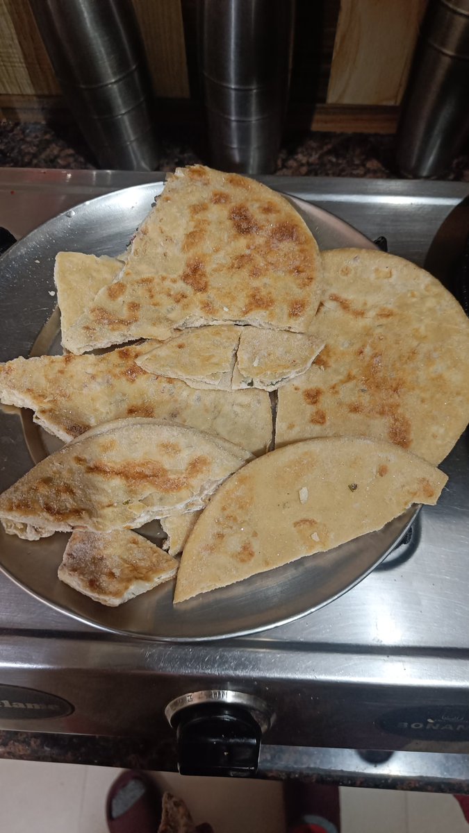 junkpr1's tweet photo. @haldiramfoods had purchased a packet of Haldiram Minute Khana Paneer Onion Paratha on 14th Dec 2024.opened today to find all the Paratha broken into pieces. shocking to get this quality from your Comp.last minute dinner  totally ruined today https://t.co/NdlNW2yQFF