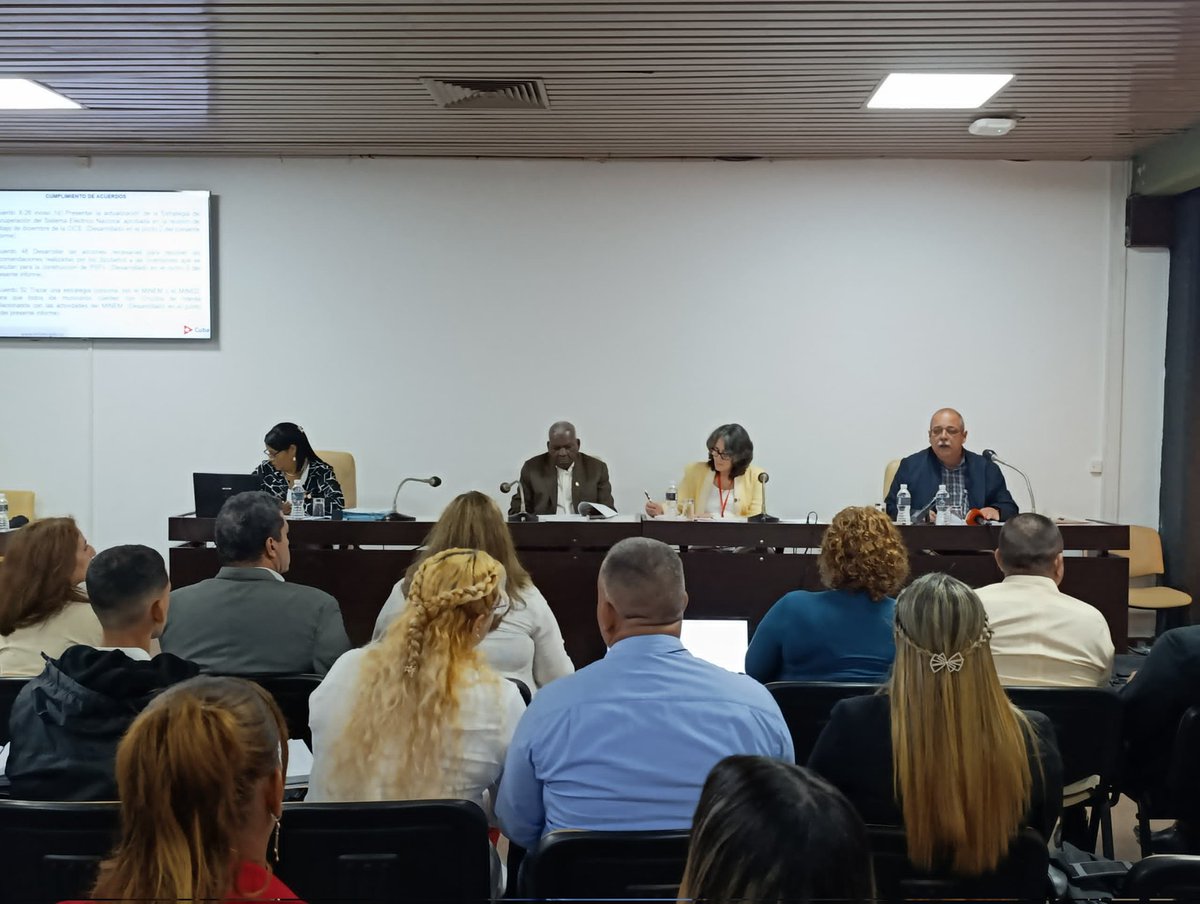 #Cuba 🇨🇺 Nuestro objetivo es recuperar el #SEN en el menor tiempo posible, logrando su crecimiento acelerado y sostenibilidad para satisfacer la demanda de la economía y la población, explicó el ministro de <a href="/EnergiaMinasCub/">Ministerio de Energía y Minas Cuba 🇨🇺</a>,  <a href="/VicentedelaO2/">Vicente de la O Levy</a> durante el análisis