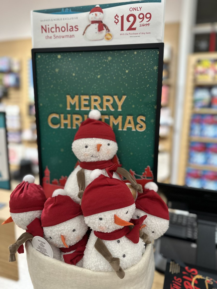 bnflowoodms's tweet photo. Have you met Nicholas the Snowman?
*
This little cutie is the perfect stocking stuffer! Snag him before he melts away!!
*
*
#snowman #stockingstuffer #barnesandnoble #barnesandnobleflowood https://t.co/sZGnE9w83Y