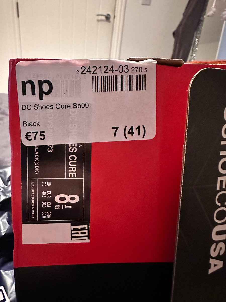 jonlove1981's tweet photo. @SportsDirectUK wrong product delivered, product labelled up wrong, no way of contacting as lines closed 4 hours early and £8 postage on top. Shocking service and how do you suggest it’s fixed before Christmas??? https://t.co/NJz4pDeXbl