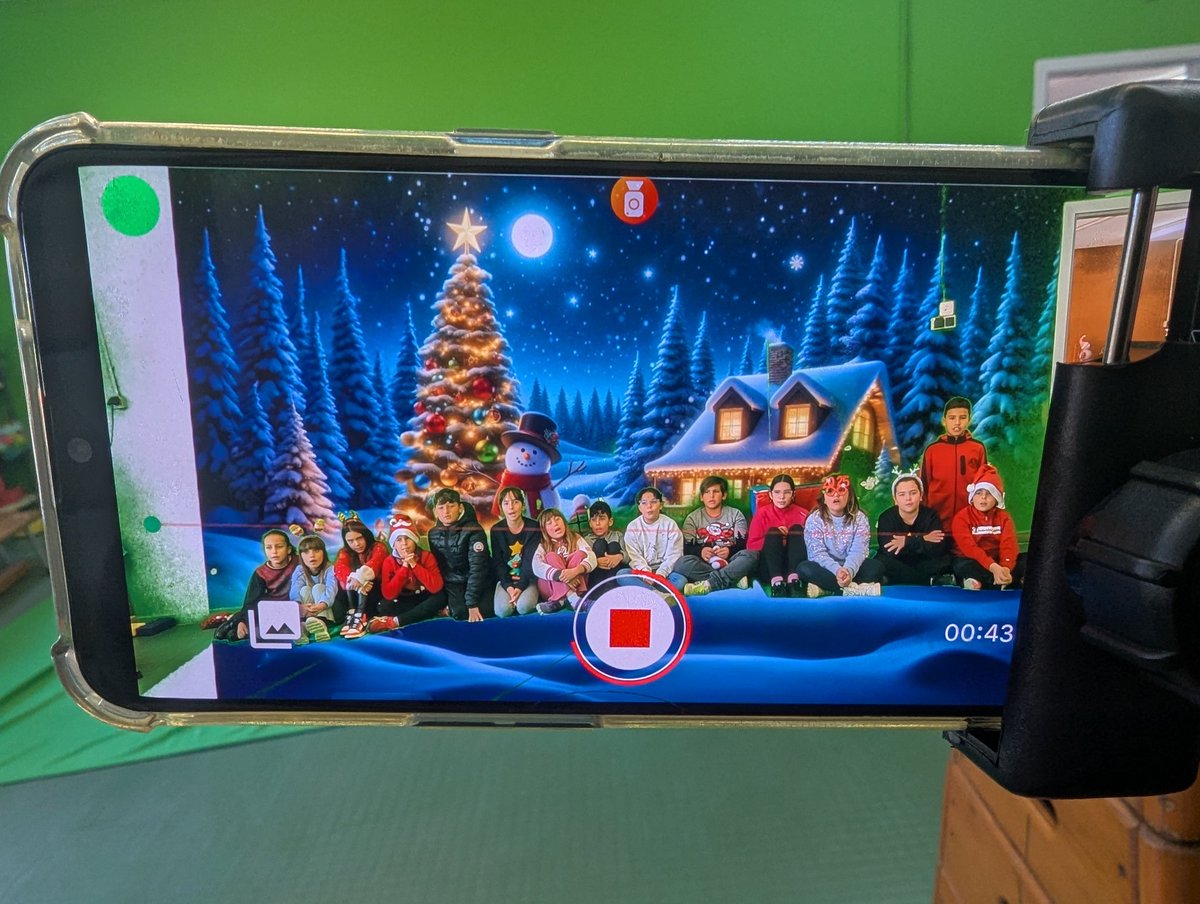 ChristianTJ4's tweet photo. Darrera setmana a l'escola del trimestre. Avui grabació de tots els poemes de Nadal dels alumnes de l'@e3005595. Els publicarem al canal de l'escola durant aquesta setmana! Bona Nadal! 🎄🎄🎄🎄🎄🎇🎇🎇 https://t.co/dhwjBd1HrK