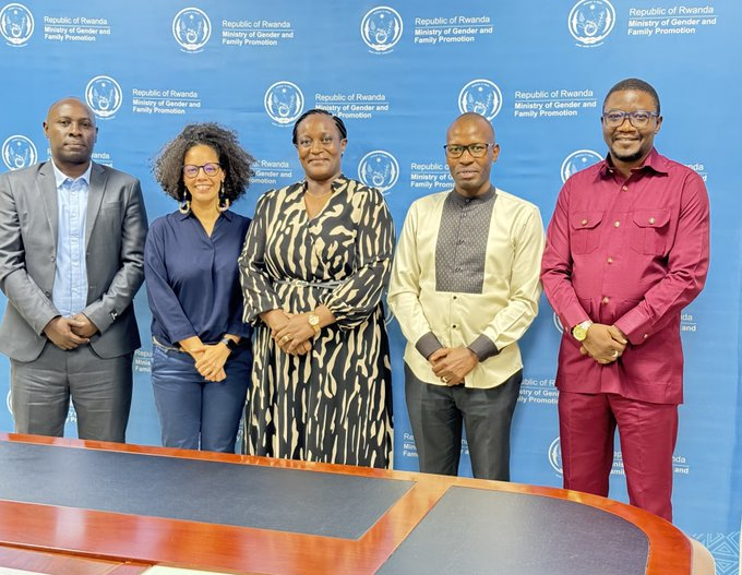 RwandaGender's tweet photo. Minister @U_Consolee received @HelaGharbi23, the Country Director of @careinrwanda.
Their conversation focused on the existing collaboration in advancing gender equality and women empowerment as well as strategic approaches to cover the remaining gaps. https://t.co/E5Fte5xtZk