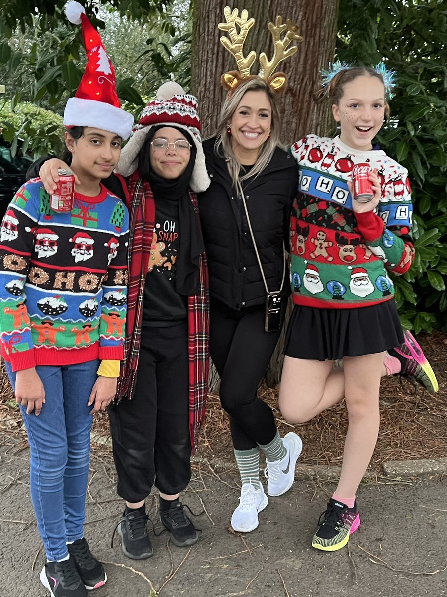 RicardsTweets's tweet photo. Our annual Santa Run is tons of festive fun! So many teams this year! Lots of posts to follow 🎄🌟🎄🌟🎄🌟🎄 https://t.co/qvguh73CG5