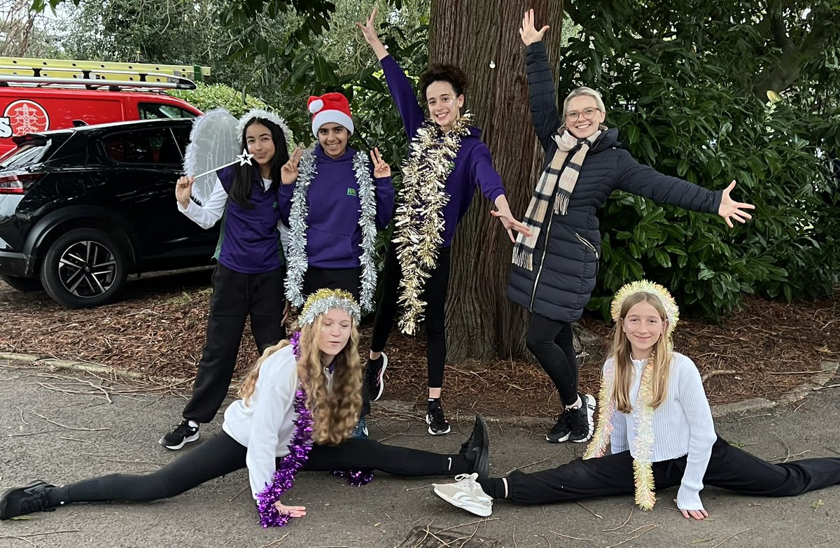 RicardsTweets's tweet photo. Our annual Santa Run is tons of festive fun! So many teams this year! Lots of posts to follow 🎄🌟🎄🌟🎄🌟🎄 https://t.co/qvguh73CG5