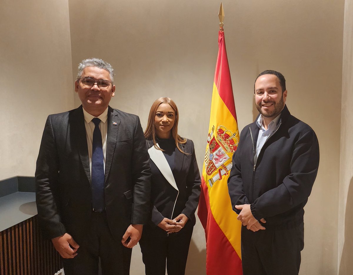 CarlosPenard's tweet photo. Hoy hemos firmado la #CartaDeMadrid con lo cual @gens_oficial asume los postulados del Foro de Madrid a los fines de aunar esfuerzos para que nuestros pueblos sean libres del socialismo, comunismo, globalismo, wokismo, conseso progres y en cambio llevar plena libertad y prosperidad a nuestra gente de la mano con la democracia, el respeto a la vida desde la concepción, la propiedad privada y un Estado pequeño frente a un ciudadano grande. 
@Santi_ABASCAL @vox_es @Foro_MAD @FDisenso @ecader