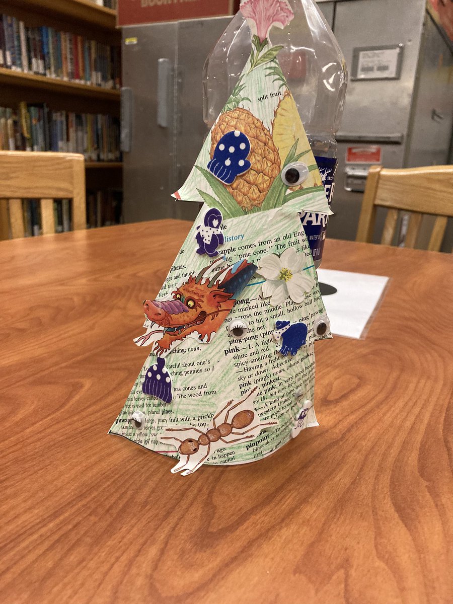SmallwoodMedia's tweet photo. We had fun in Book Club during Paw-sitivity time making decorations from recycled books! @SmallwoodMS https://t.co/tgyKn5B996