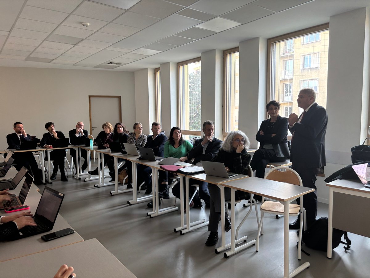 acgrenoble's tweet photo. 📢Retour sur la journée de #formation des coordonnateurs #évaluation #EPLE, en présence de la rectrice @HeleneInsel et du président du CEE @DanielAuverlot
✔️Matinée : bilans, posture, indicateurs, consensus pédagogique
✔️Après-midi : ateliers sur analyse, observation et rédaction https://t.co/HLt8vXIkHf